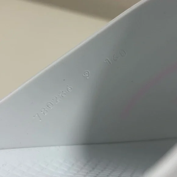 Gucci Men Size Web Slide - Picture 6 of 9